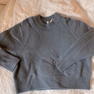 Aritzia cashmere sweater never worn